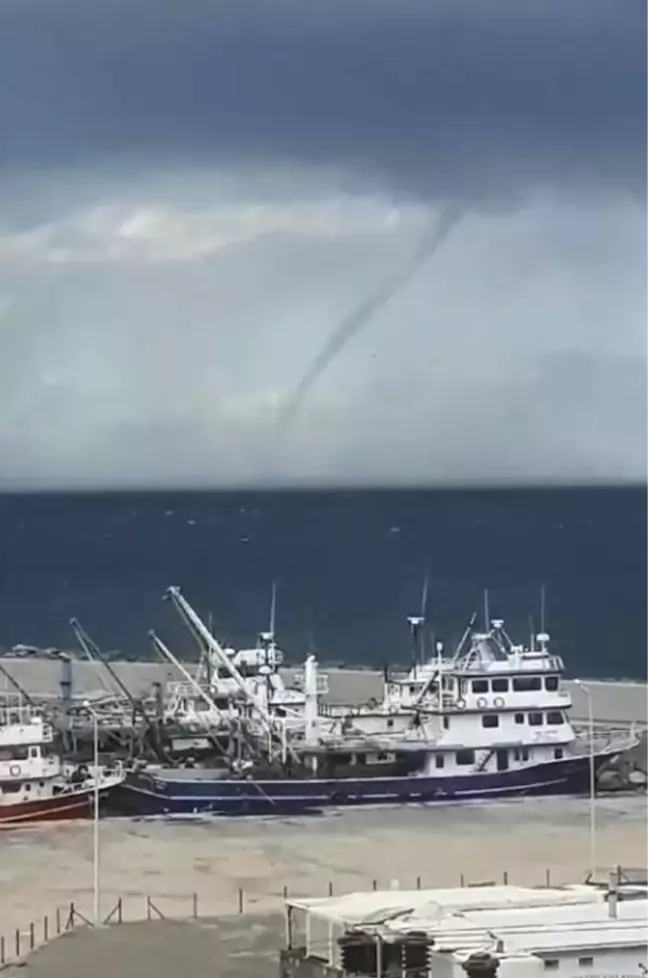 Çanakkale'de denizde hortum oluştu