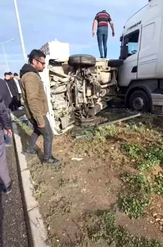 Kızıltepe'de Tır ile Panelvan Çarpıştı: 1 Yaralı