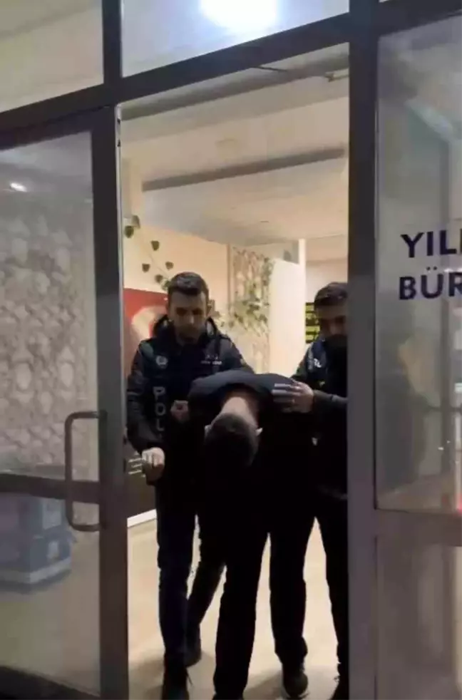 Bursa'da 34 Yıl Hapis Cezası Olan Şüpheli Sahte Kimlikle Yakalandı