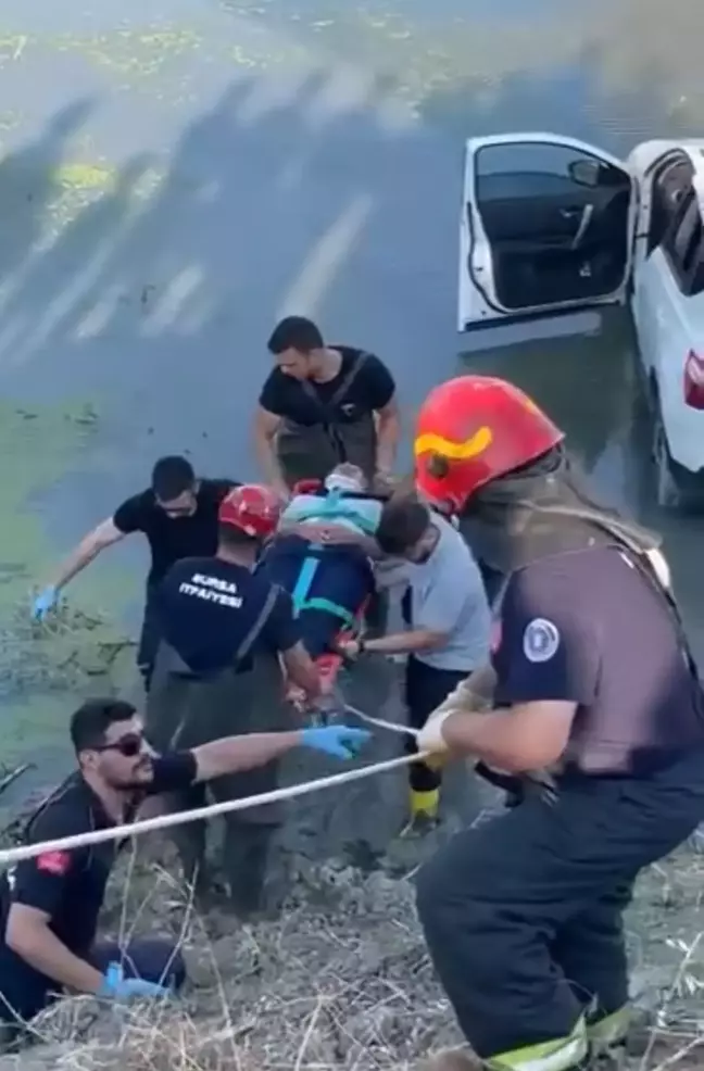 Bursa'da Cip Dereye Düştü: Sürücü Yaralandı