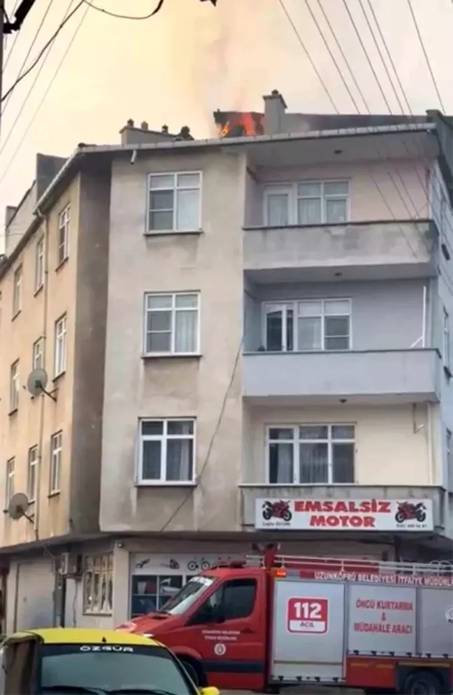 Edirne'de Apartman Çatısında Yangın Korkuttu