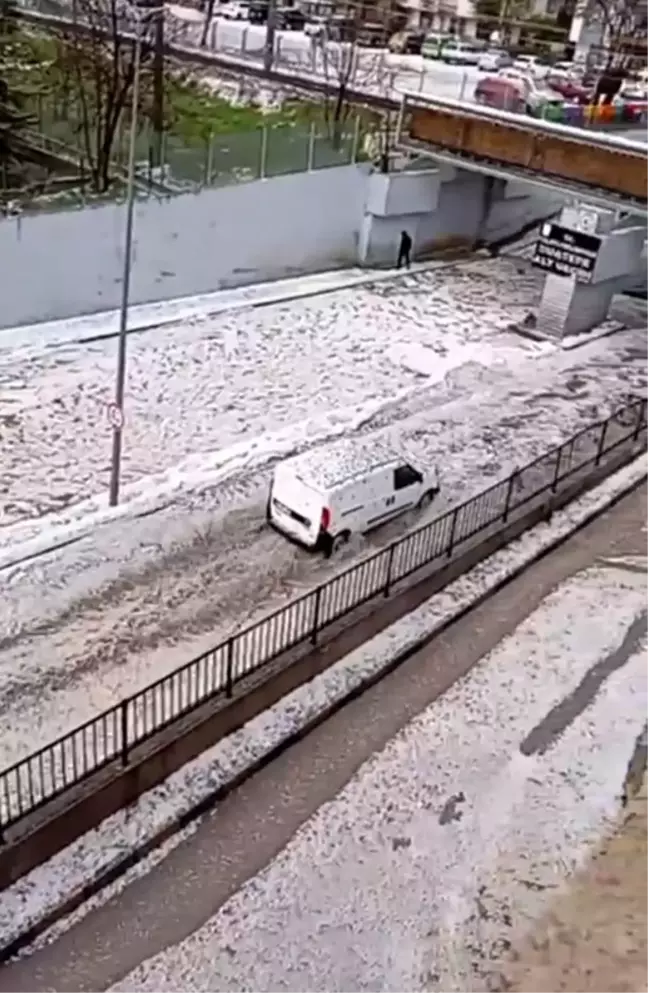 Ankara'da Sağanak ve Dolu Yağışı Hayatı Olumsuz Etkiliyor