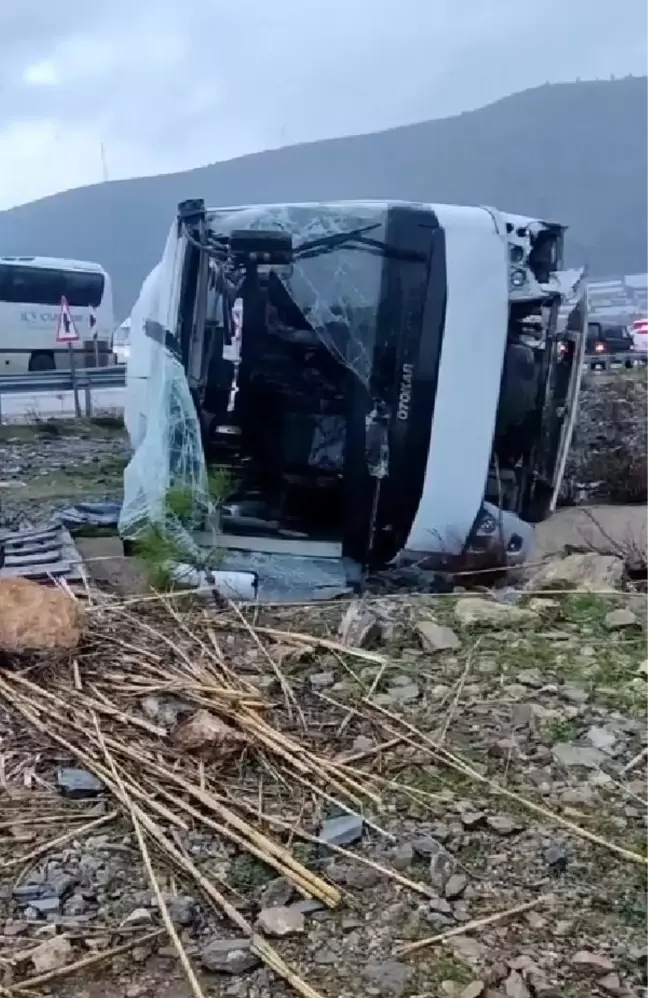 Mersin'de Akkuyu NGS işçilerinin servisi devrildi: 40 yaralı