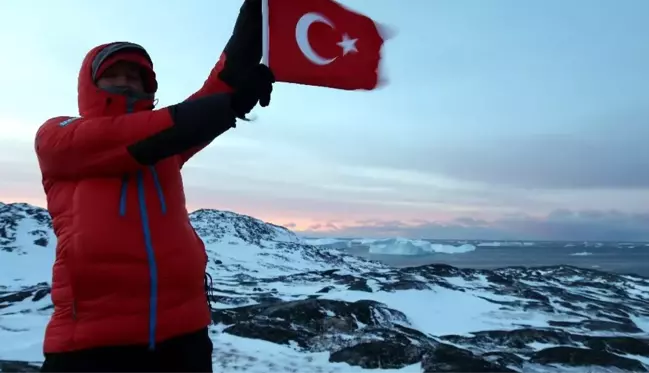 Türk ekip Grönland'daki buzul vadisini kızakla böyle geçti