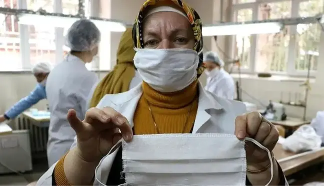 Manisa'daki lisede yıkanıp tekrar kullanılabilen maske üretiliyor