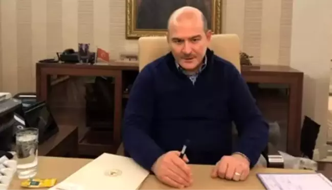 Süleyman Soylu'nun canlı yayınına kedi girdi