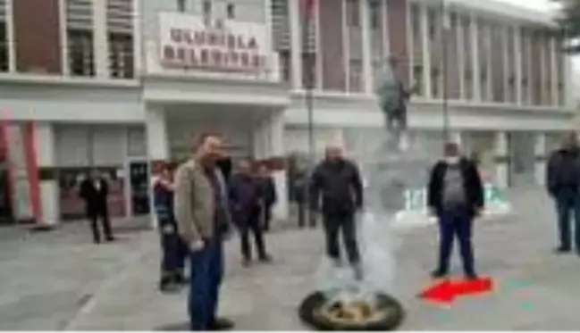 Salgına karşı tütsü yaktıran belediye başkanı: Koronavirüsü def edecek