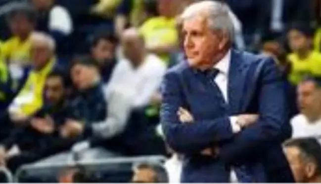 Fenerbahçe Başantrenörü Obradovic, yeni imajıyla sosyal medya gündem oldu