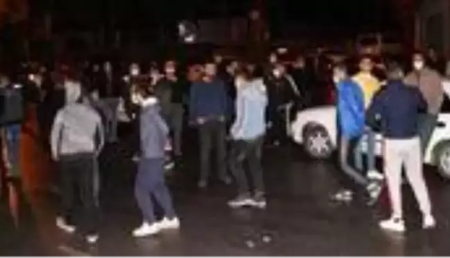 Grup Yorum üyesi Gökçek'in cenazesi memleketine getirildi, mahalleli sokağa döküldü