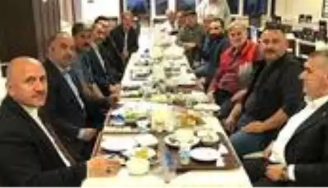 MHP Çayeli Belediye Başkanı İsmail Hakkı Çiftçi, yasağa rağmen muhtarlarla iftarda buluştu