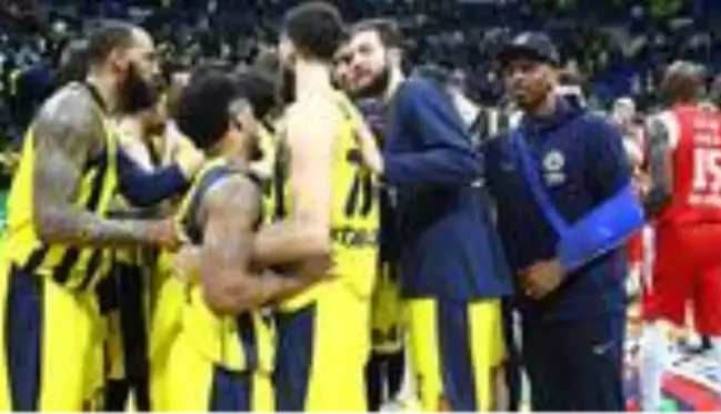 Fenerbahçe Beko'da oyuncular, maaşlarını alamadıkları gerekçesiyle kulübü Euroleague'e şikayet etti