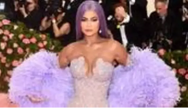 Dolandırıcılıkla suçlanan Kylie Jenner, menajerliğini yapan annesini işten kovdu