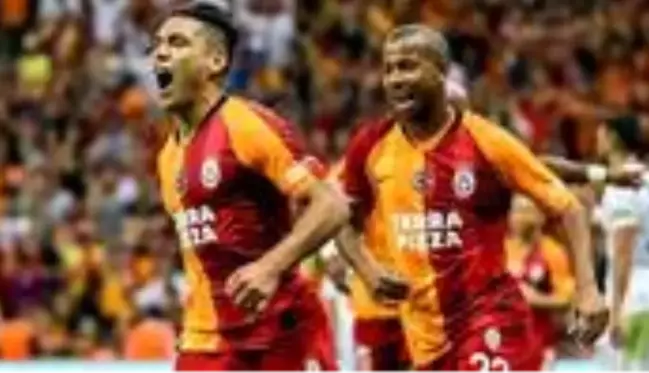 Galatasaray, karton taraftarları tribünlere yerleştirmeye başladı