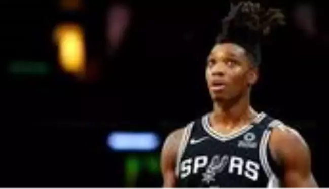 Lonnie Walker, taciz ve tecavüze uğradığı için yıllarca saçlarını uzattığını itiraf etti