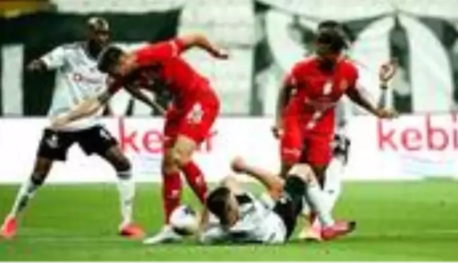 Beşiktaş sahasında Antalyaspor'a 2-1 mağlup oldu