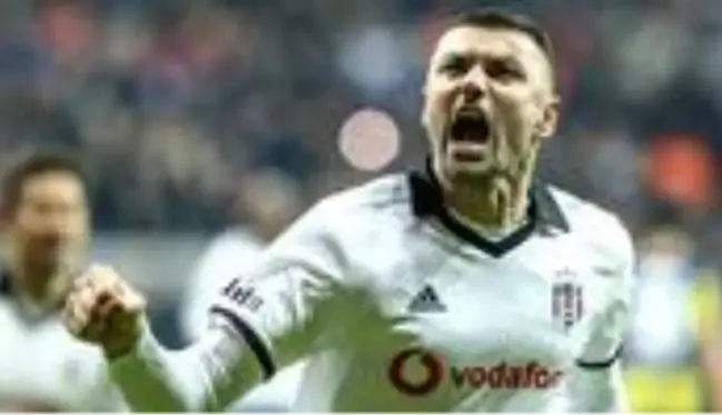 Hangi takımlı olduğu tartışılan Burak Yılmaz, Beşiktaş kongre üyesi oldu