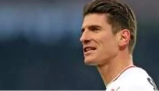 Eski Beşiktaşlı Mario Gomez, boş tribünler önünde futbola veda edecek