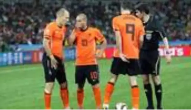 Hollandalı efsane Arjen Robben, kariyerine başladığı Groningen'de futbola geri döndü