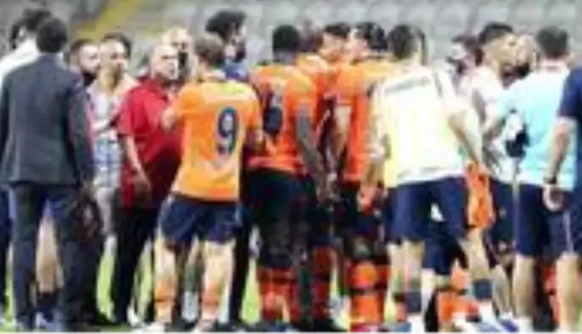 Başakşehir - Galatasaray maçının ardından iki takım saha içinde tartışma yaşadı