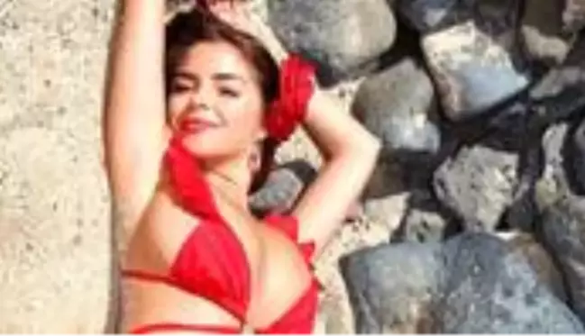 İngiliz model Demi Rose'un kırmızı mayolu pozu beğeni rekoru kırdı