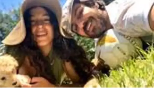 Erkan Kolçak Köstendil ve Cansu Tosun'un bebekleri dünyaya geldi