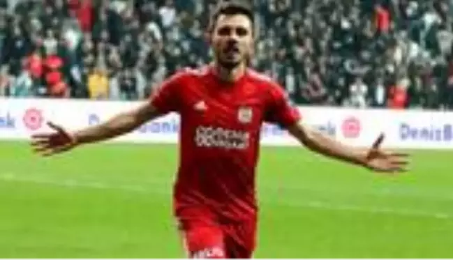 Galatasaray'la anlaşan Sivassporlu Emre Kılınç, yıllık 1,5 milyon euro kazanacak