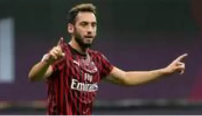 Milan'lı Hakan Çalhanoğlu, ligin flaş ekibi Atalanta'yı da boş geçmedi