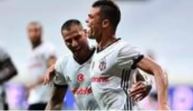 Beşiktaş'ın eski futbolcusu Pepe, Porto ile sözleşmesini uzatıyor