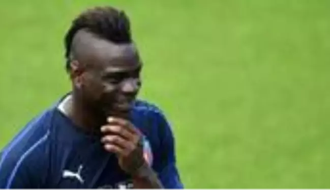 Mario Balotelli, Beşiktaş taraftarının çağrısına kalp emojisiyle yanıt verdi