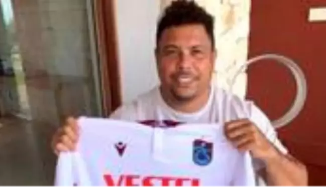 Efsane futbolcu Ronaldo, Trabzonspor formasıyla poz verdi