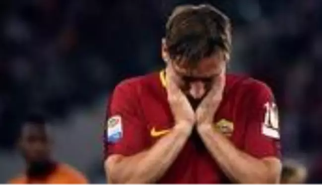 Roma'nın eski kaptanı Totti'nin babası, koronavirüse yenik düştü