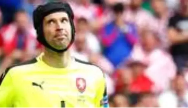 Çek kaleci Petr Cech, bir yıl sonra Chelsea ile futbola döndü