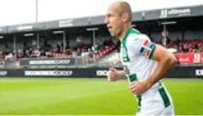 Groningen formasıyla futbola geri dönen Arjen Robben, sakatlandı