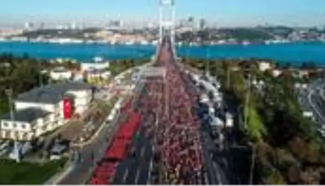 42. İstanbul Maratonu için 15 Temmuz Şehitler Köprüsü trafiğe kapatıldı! Metrobüs seferleri FSM'den yapılacak