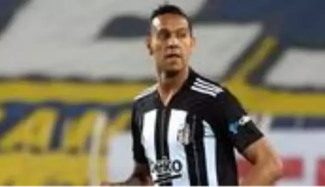 Beşiktaşlı Josef de Souza, sakatlığı nedeniyle Kasımpaşa maçında oynayamayacak