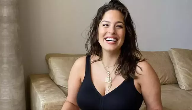 Model Ashley Graham, eşine çırılçıplak poz verdi