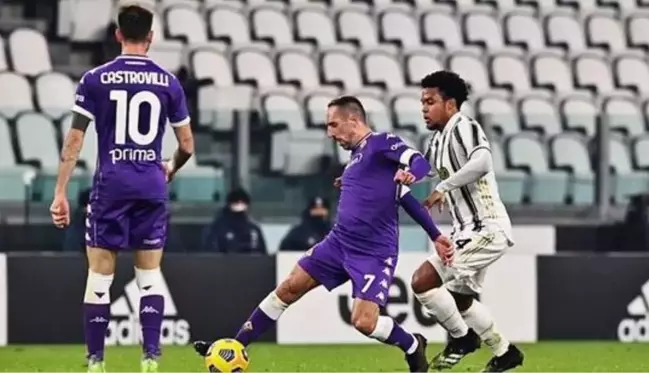 Fiorentina'ya evinde 3-0 mağlup olan Juventus, bu sezon ligde ilk defa yenildi