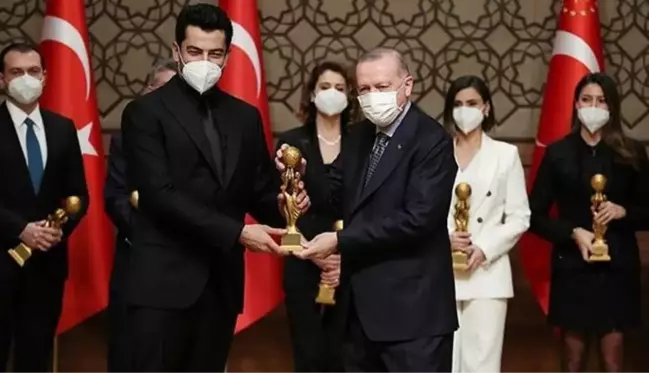 Ünlü oyuncular, RTGD 2019 Yılı Medya Oscarları Töreni'nde ödüllerin sahibi oldu