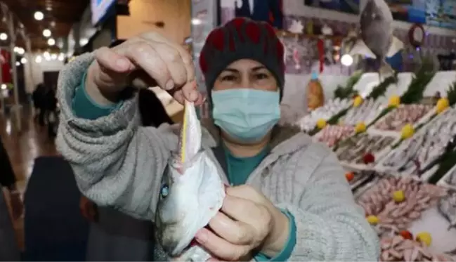 Sahtekarlar balıklara tartıda ağır gelsin diye olta kurşunu ve küçük balık yutturuyor