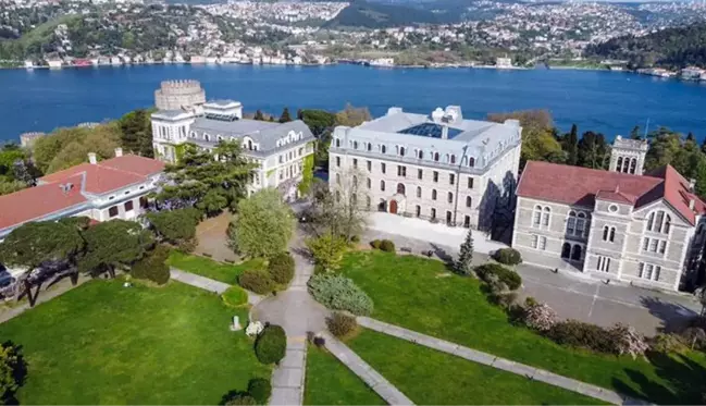 Boğaziçi Üniversitesi önünde Kabe fotoğrafının yere serilmesine ilişkin 4 kişi gözaltına alındı