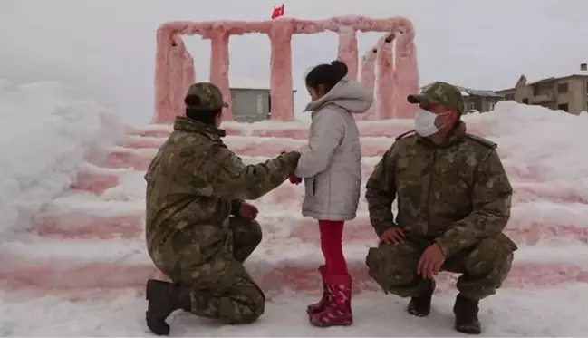 Minik Hira'nın Anıtkabir hayali gerçek oluyor! Bakan Akar, Ankara'ya davet etti