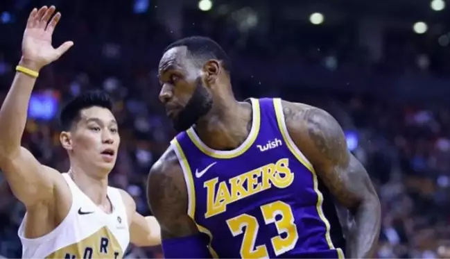 Ayakkabısı piyasaya çıkan basketbolcu Jeremy Lin, tarihe geçti