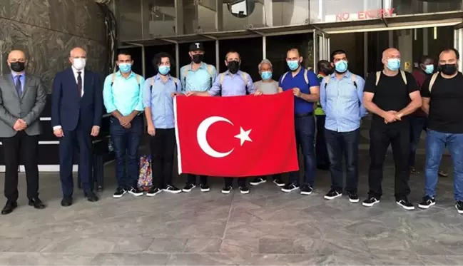 Nijerya'da serbest bırakılan 15 Türk gemici Türkiye'nin Abuja Büyükelçiliği'ne getirildi