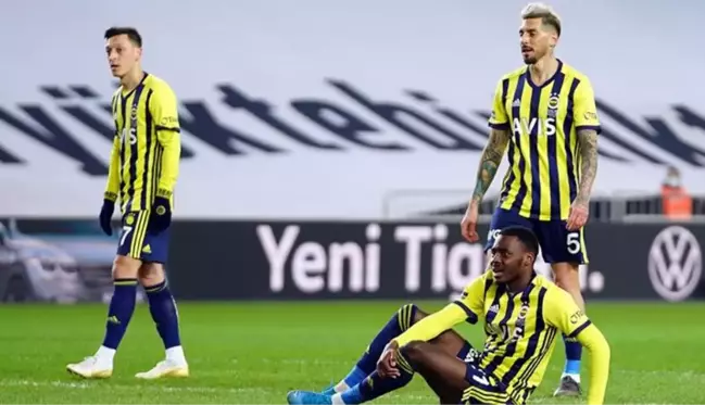 Fenerbahçe, Ülker Stadı'nda konuk ettiği Göztepe'ye mağlup oldu ve zirve yolunda ağır yara aldı