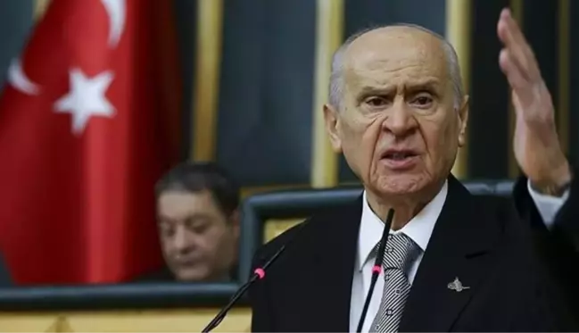 Bahçeli'nin danışmanından Erbakan anmasına sert tepki: HDP ile Erbakan'ı anmak İngiliz Temel'in yapabileceği bir şeydi