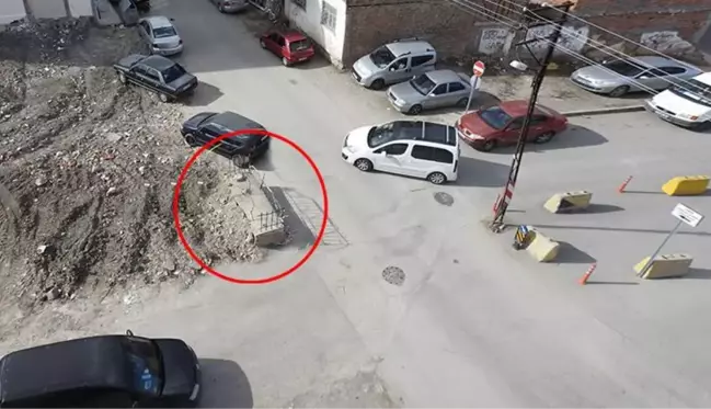 Yol yapım çalışması nedeniyle taşınan asırlık türbenin içi boş çıktı