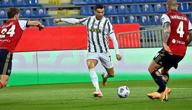 Juventus'ta Ronaldo'nun Cagliari maçında yaptığı faul geceye damga vurdu