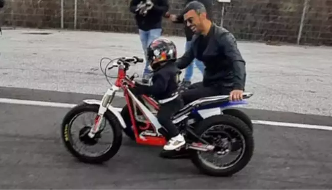 2 yaşındaki oğluna motosiklet kullandıran Kenan Sofuoğlu'ndan eleştirilere yanıt: Formula-1'e yetiştirmek isterim