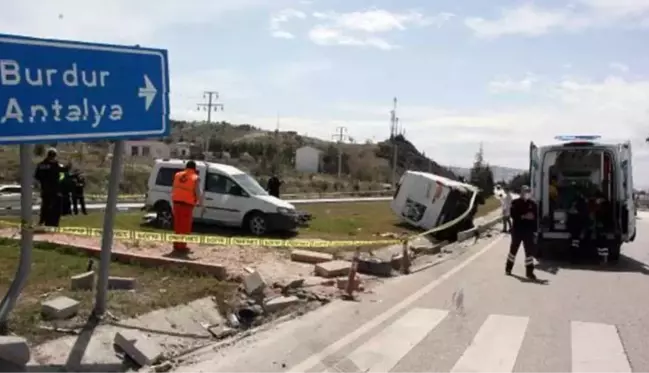 Araçları kamyonete çarpan yaşlı çift, feci şekilde can verdi