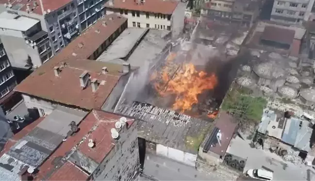 İstanbul'da yangın! Kaçak içkilerin tutulduğu emniyete ait depo dakikalar içinde kül oldu